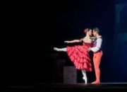 Valentino Goes Deliberately Feminine for Fall 2018