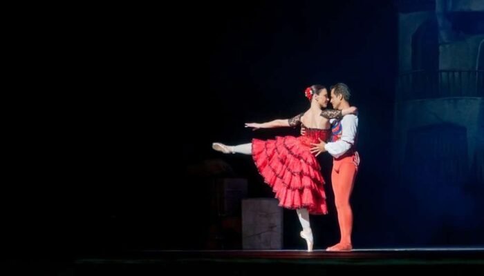 Valentino Goes Deliberately Feminine for Fall 2018